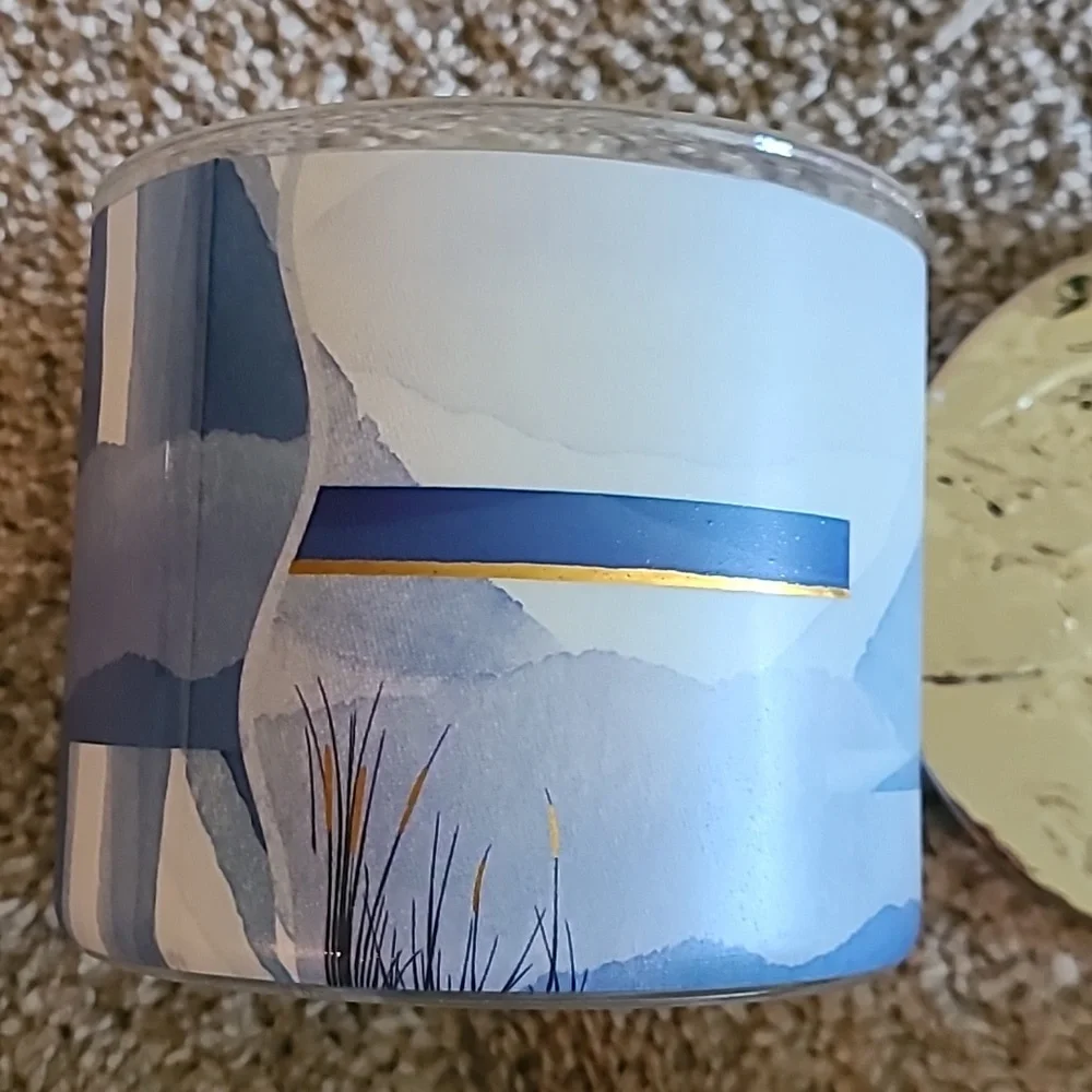 GLACIER MIST 3 Wick Candle Bath And Body Works - Picture 4 of 5